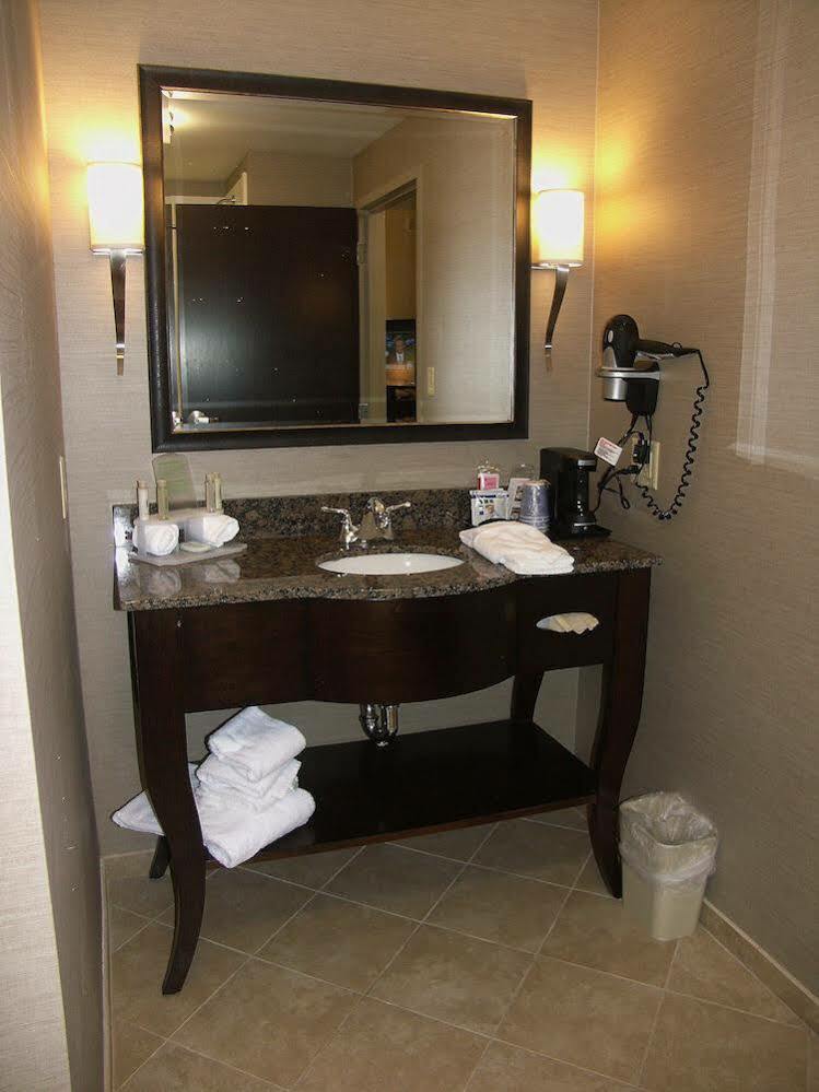 Holiday Inn Express & Suites - Cleveland Northwest By Ihg Luaran gambar