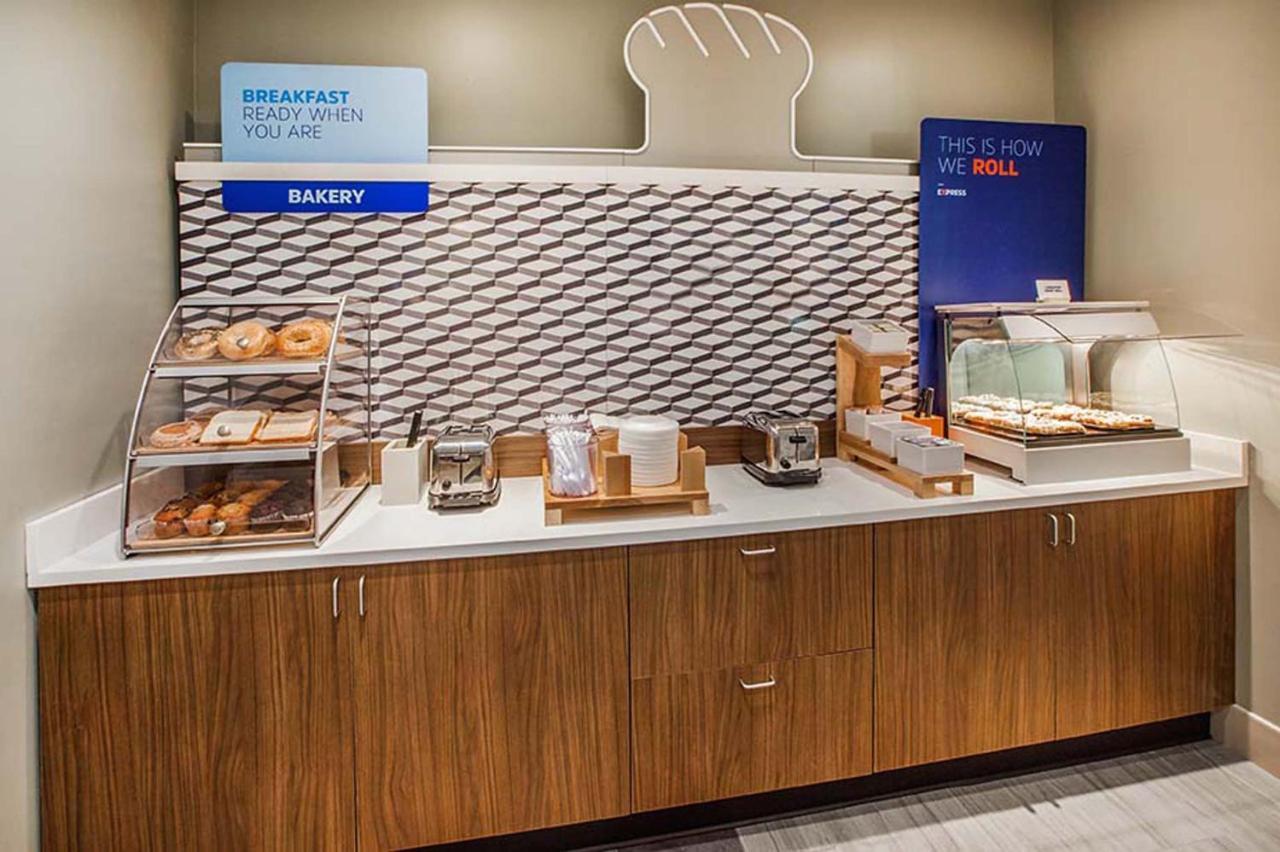 Holiday Inn Express & Suites - Cleveland Northwest By Ihg Luaran gambar