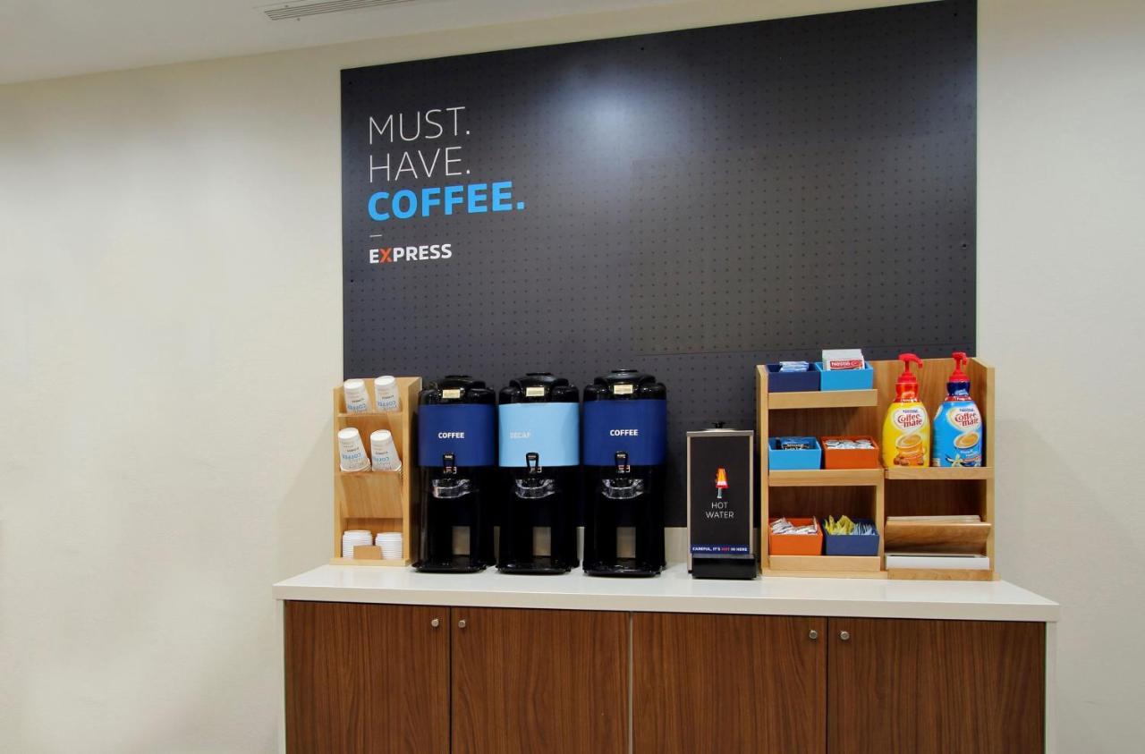 Holiday Inn Express & Suites - Cleveland Northwest By Ihg Luaran gambar
